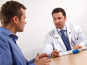 Мужчины часто стесняются посетить врача при неприятных симптомах
