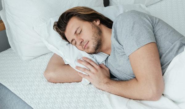 Правильное положение во время сна поможет победить шейный остеохондроз