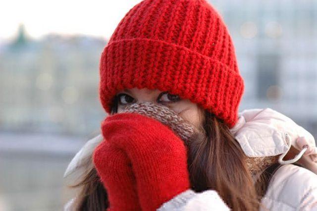 В холодное время года рекомендуется тепло одеваться, укутывая все части тела, при этом особое внимание уделяя спине
