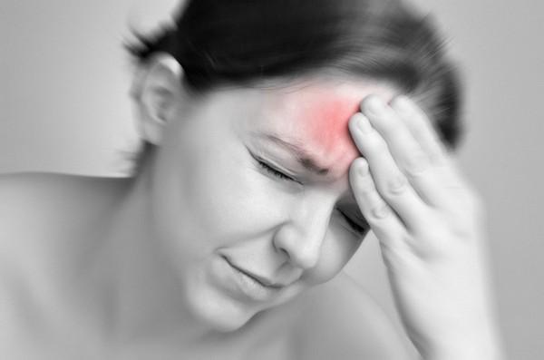 Постоянные головные боли могут появиться из-за неправильной осанки