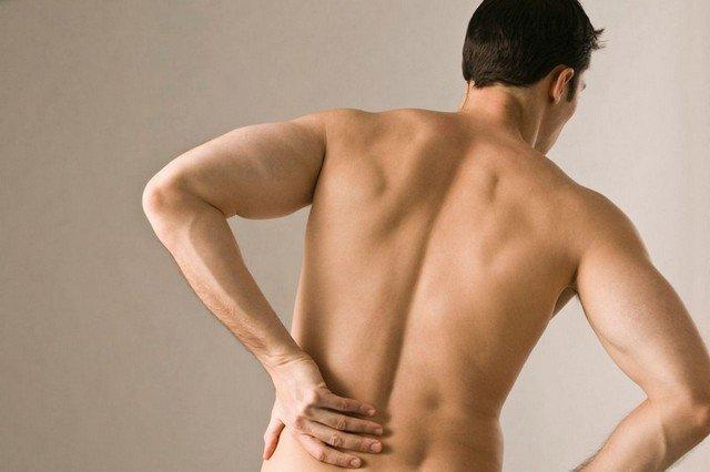 Симптомы, когда продуло спину, достаточно очевидны и их можно легко опознать, однако порой их все же можно спутать с симптомами других заболеваний