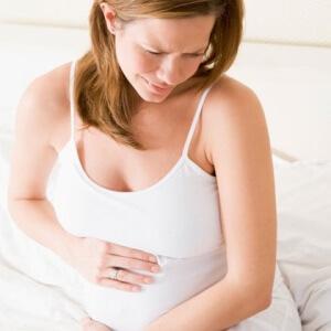 К боли в животе у беременных следует относиться Вздутие живота и боль внизу живота: основные причины и лечение