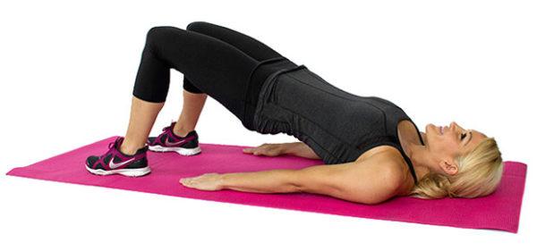 Упражнение помогает укрепить мышцы спины и нормализовать кровоток
